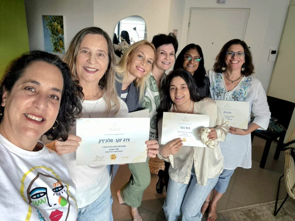 מודול 1-Becoming the Bigger You 5 תלמידות e1747118466886 לימודי תודעה למטפלים